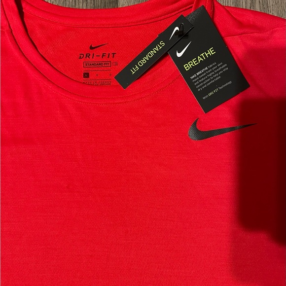 Men's Nike Red Dri-Fit Training Shirt, Size Lg NWT - Picture 3 of 3